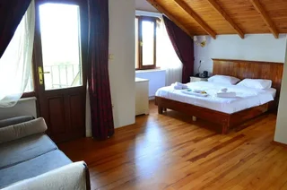 Сайл: Vira Creek House