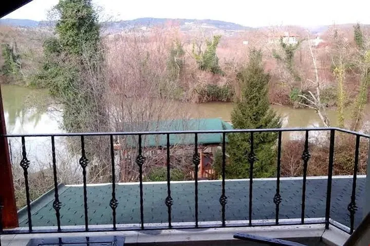 Сайл: Vira Creek House