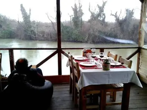 Сайл: Vira Creek House