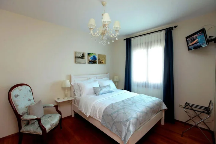 Айвалык: Casa di Ada