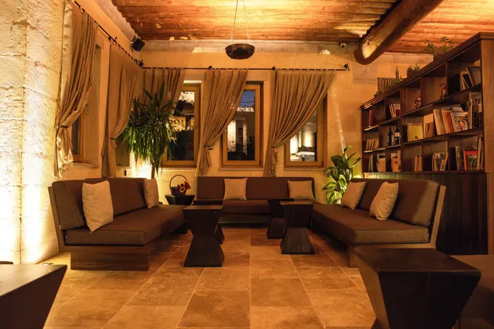 Учисар: Millstone Cave Suites