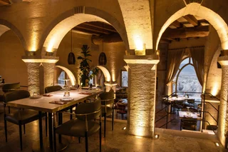 Учисар: Millstone Cave Suites