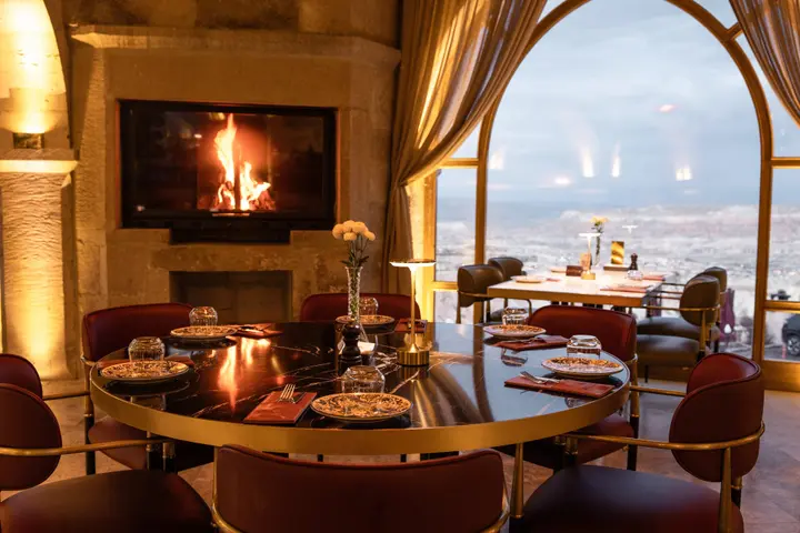 Учисар: Millstone Cave Suites