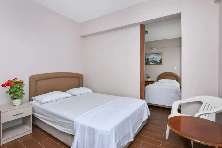 Айвалык: Nil Hotel