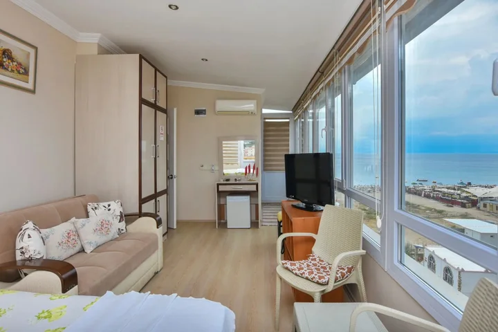 Айвалык: Nil Hotel