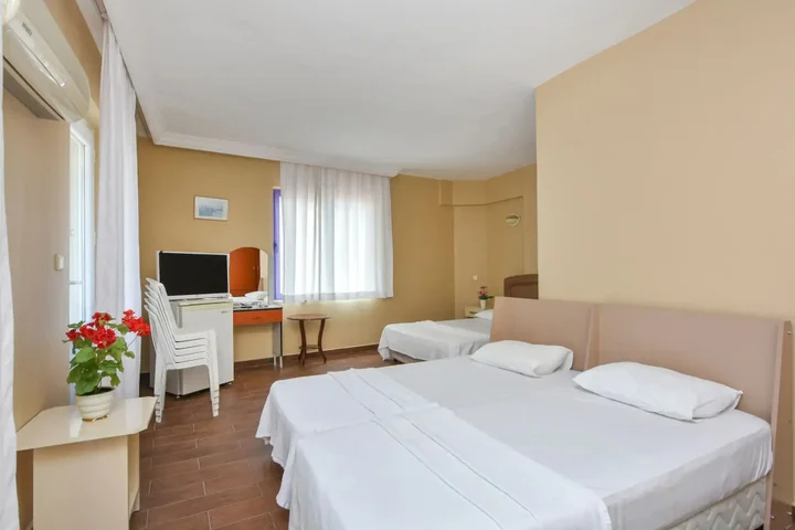 Айвалык: Nil Hotel