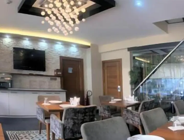 Измит: Izmit Saray Hotel