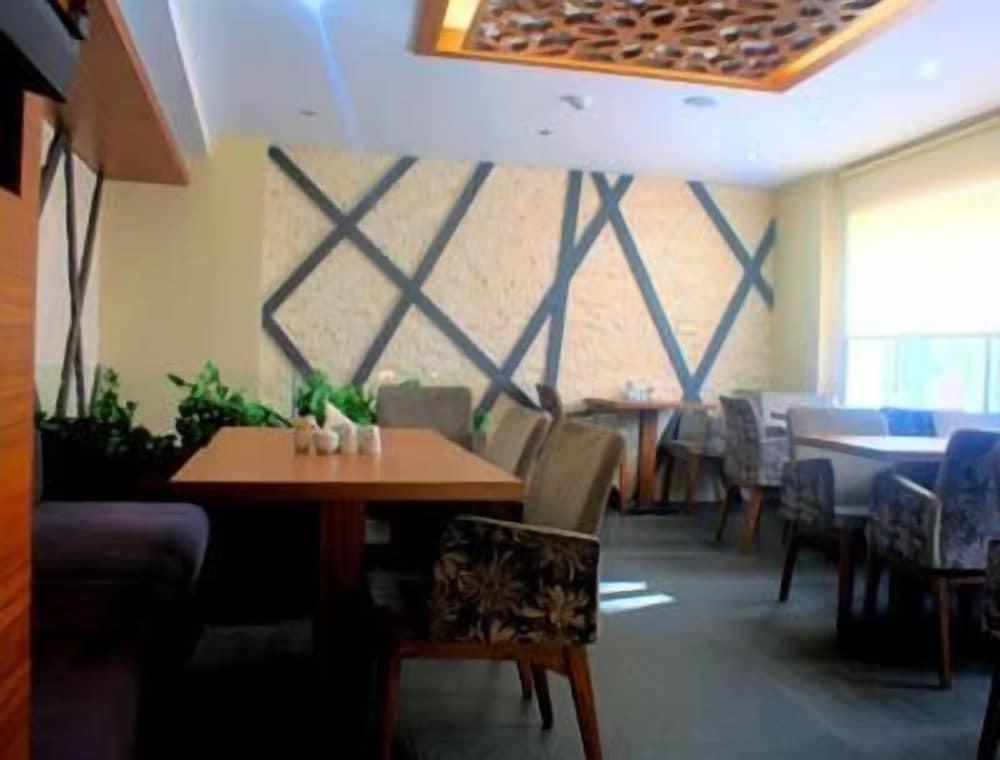 Измит: Izmit Saray Hotel