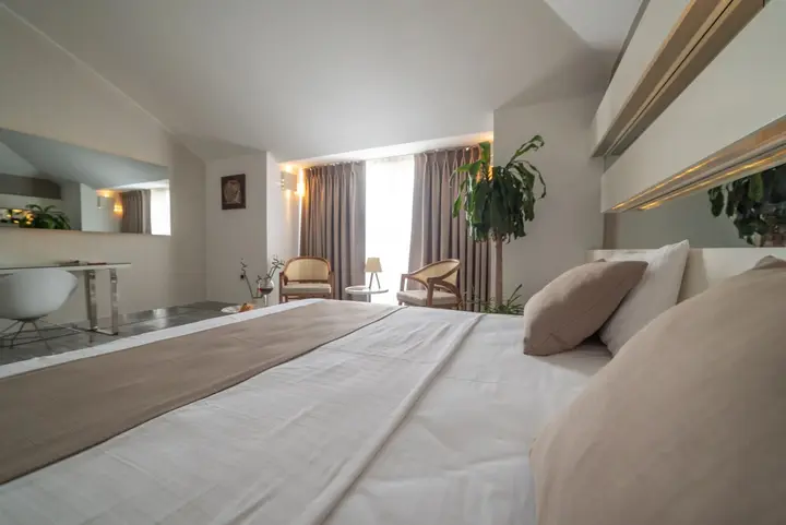 Унье: Atik Hotel