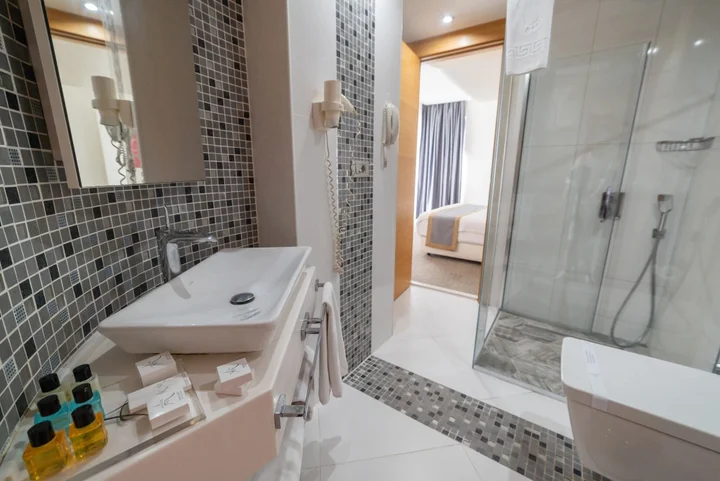 Унье: Atik Hotel