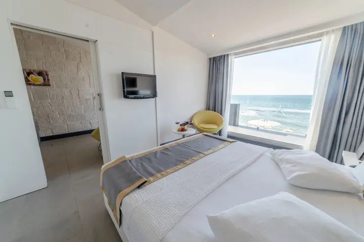Унье: Atik Hotel