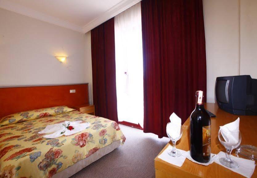 Кемер: Club Hotel Mira