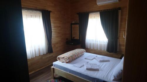 Чиралы: Ugur Pansiyon Bungalows