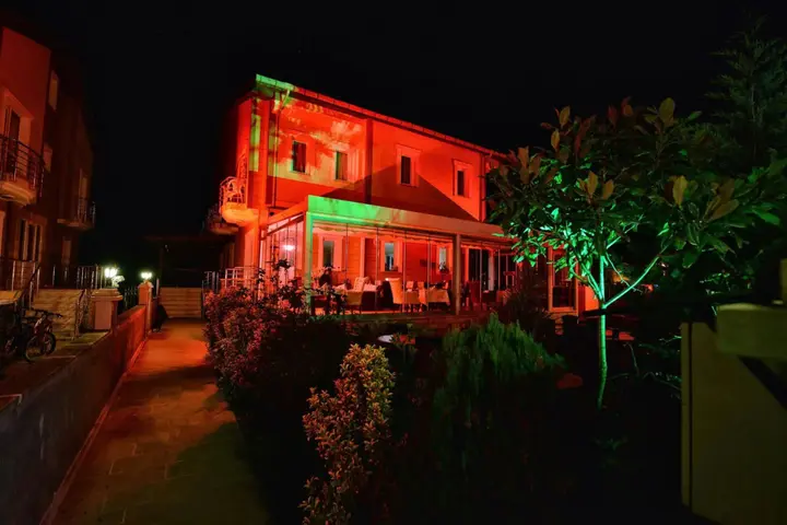 Сайл: Assortie La Villa Hotel