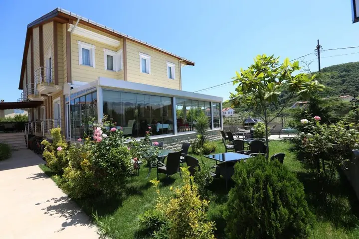Сайл: Assortie La Villa Hotel