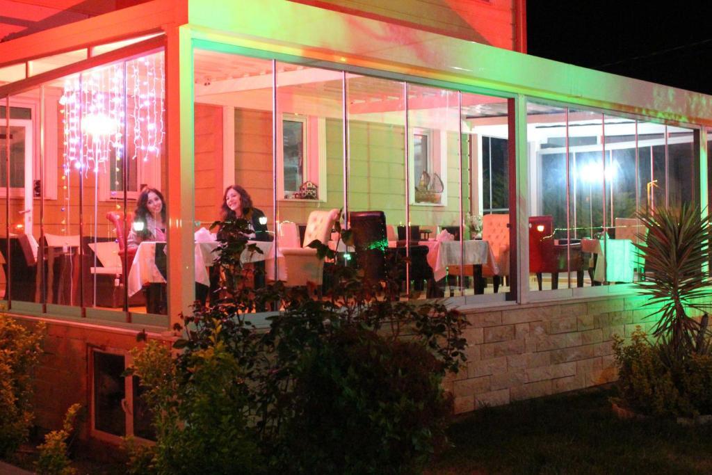 Сайл: Assortie La Villa Hotel