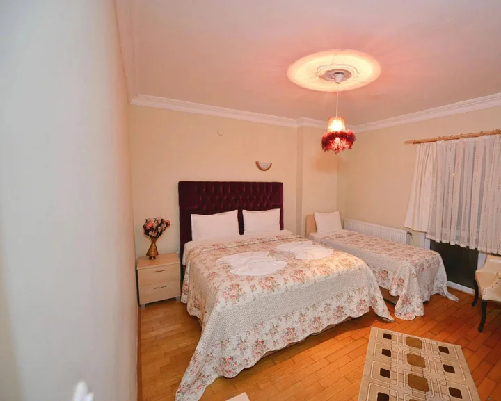 Сайл: Assortie La Villa Hotel
