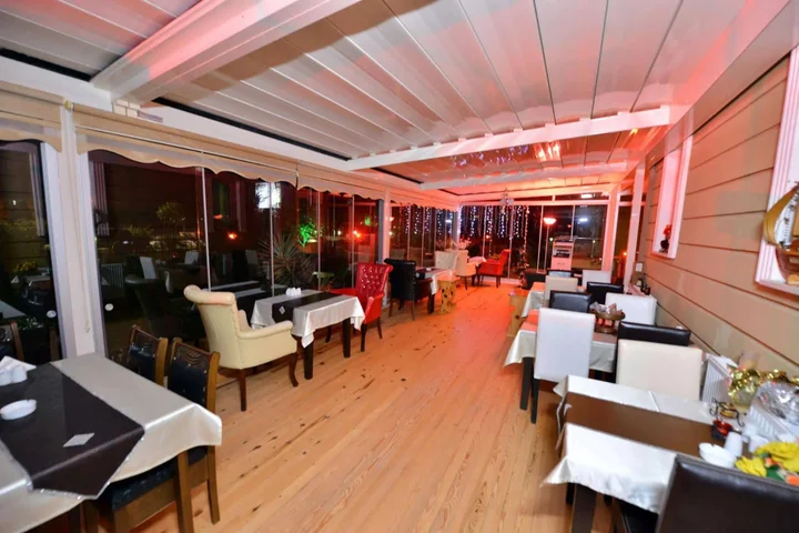 Сайл: Assortie La Villa Hotel