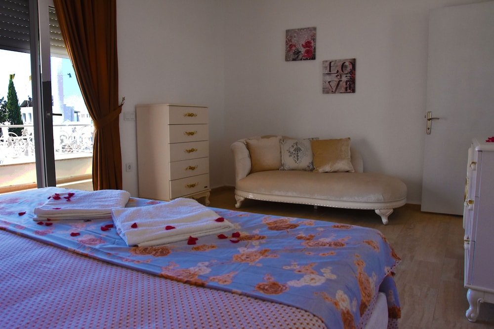 Тургутрейс: Sunrise Marina Suit Apart