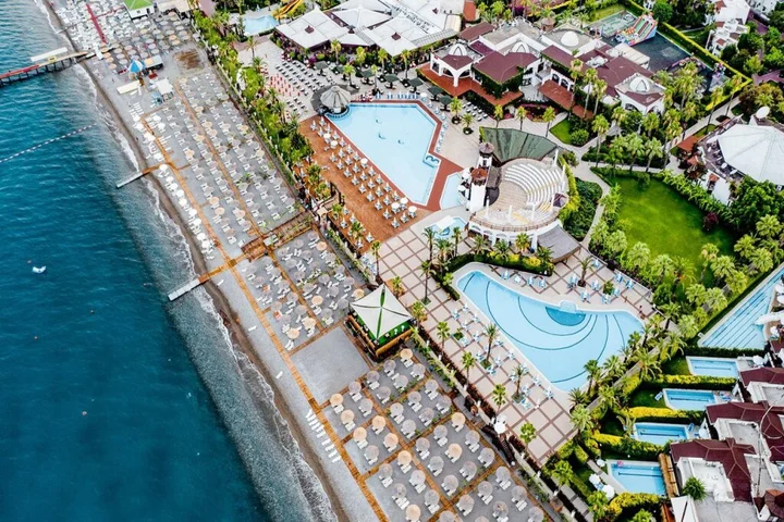 Чамьюва: Отель Emelda Sun Club