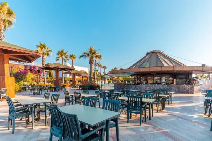 Чамьюва: Отель Emelda Sun Club