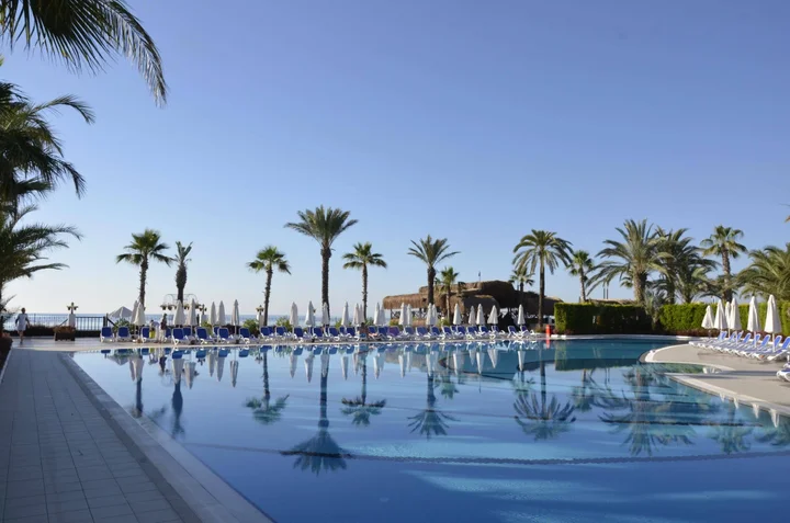 Чамьюва: Отель Emelda Sun Club