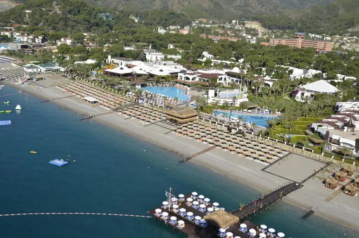 Чамьюва: Отель Emelda Sun Club