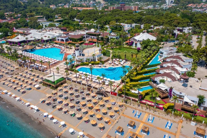 Чамьюва: Отель Emelda Sun Club