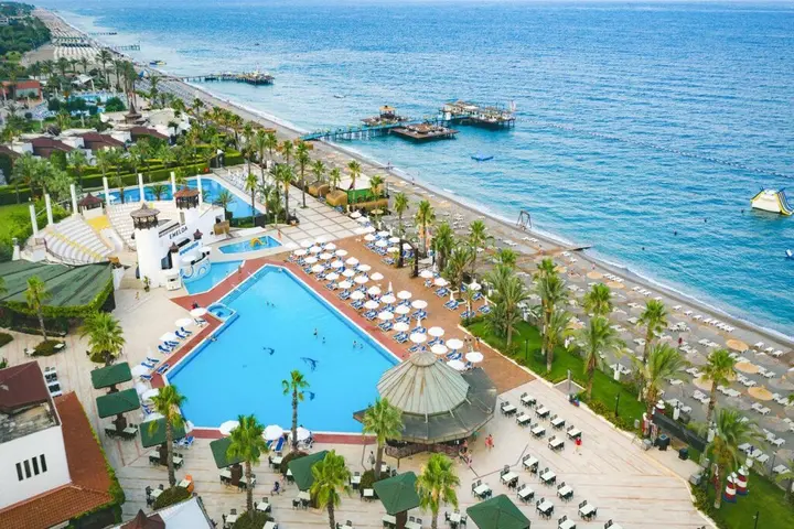 Чамьюва: Отель Emelda Sun Club