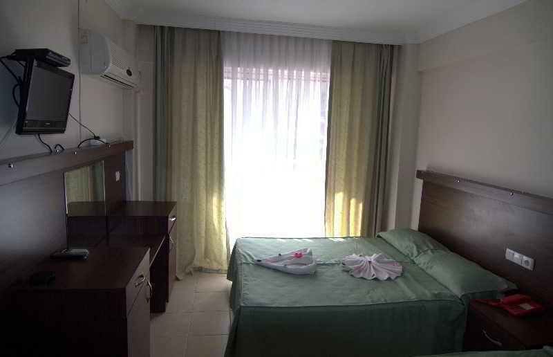 Kalamaki Beach Hotel — фото 3
