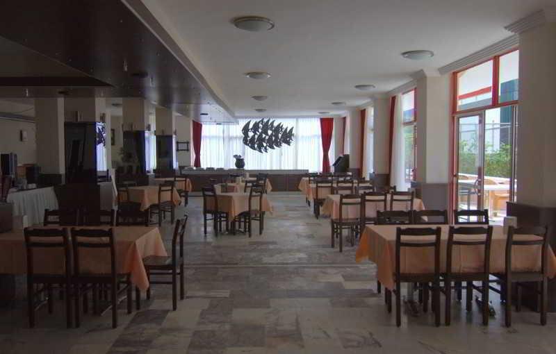 Kalamaki Beach Hotel — фото 2