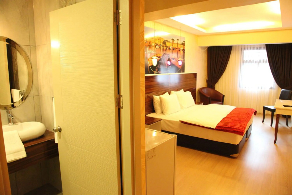 Измир: Lucid Otel