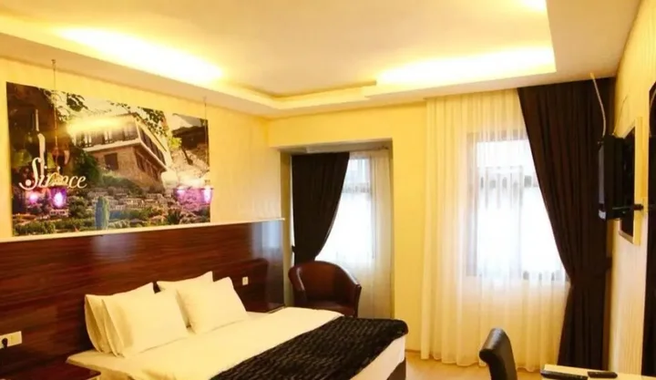 Измир: Lucid Otel