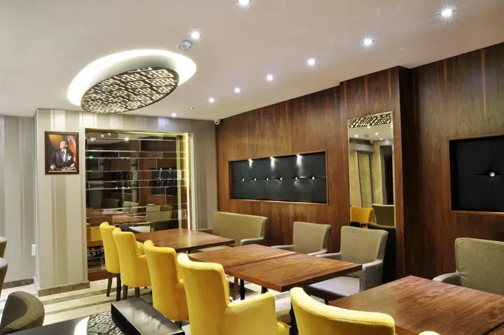 Измир: Avin Hotel