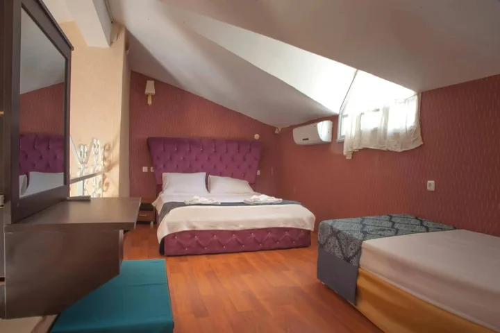Каш: Peace Hotel