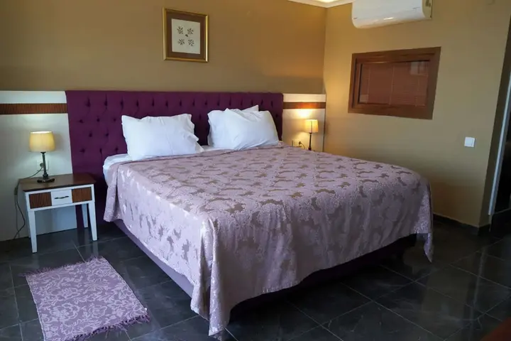 Сайл: Phellos Suites