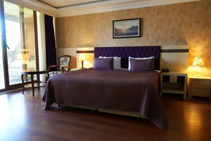 Сайл: Phellos Suites