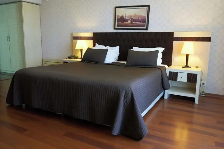 Сайл: Phellos Suites