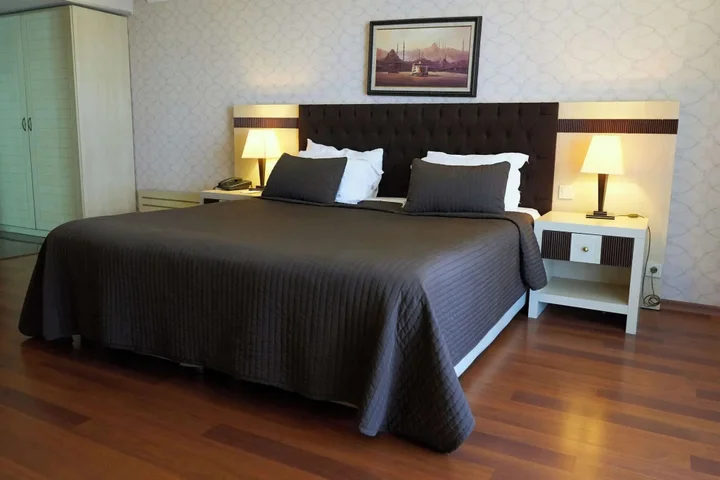 Сайл: Phellos Suites