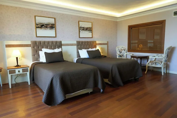Сайл: Phellos Suites