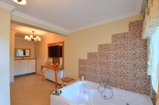 Сайл: Sweet Home Hotel