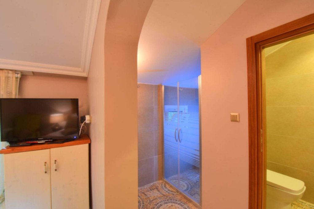 Сайл: Sweet Home Hotel