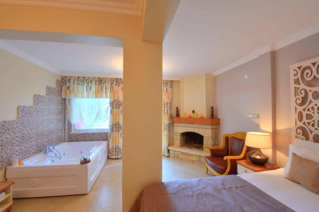 Сайл: Sweet Home Hotel