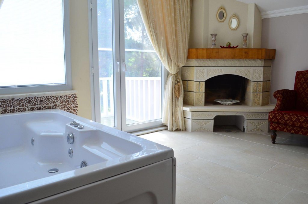 Сайл: Sweet Home Hotel