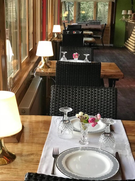 Сайл: Sweet Home Hotel