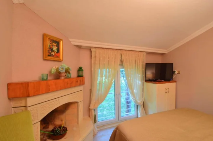Сайл: Sweet Home Hotel