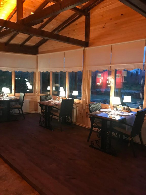 Сайл: Sweet Home Hotel