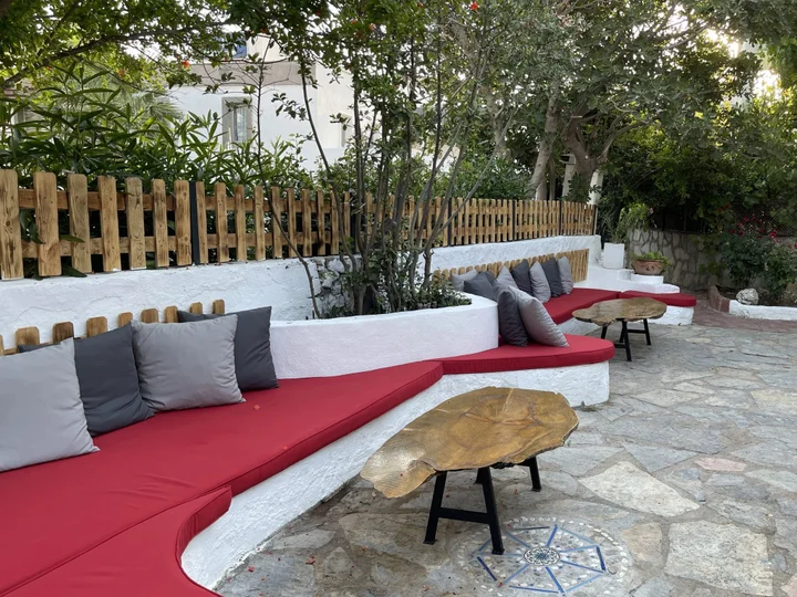 Битез: Esmana Otel