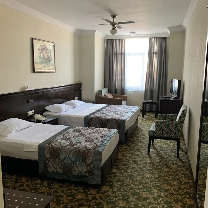 Эдремит: Omur Hotel