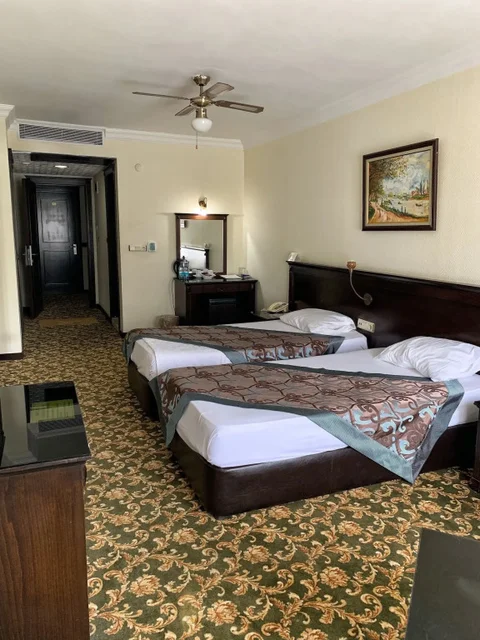 Эдремит: Omur Hotel